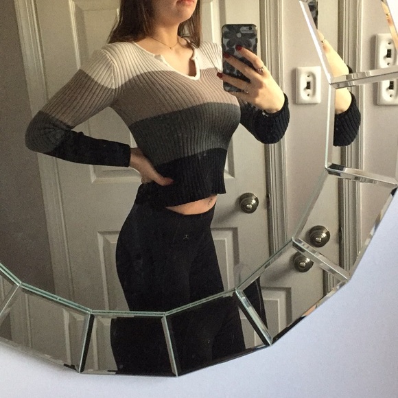 Color Block Plunging Neck Sweater - Picture 4 of 4